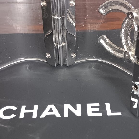 Rare Chanel Resin Cuff Bracelet crystal clear. Vintage and so in style. - Picture 2 of 9